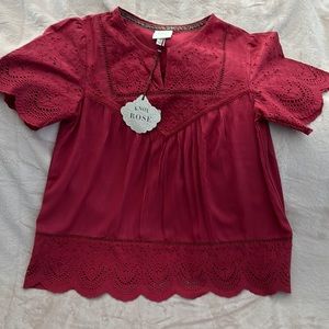 Knox Rose pullover blouse. Size M. Never worn.